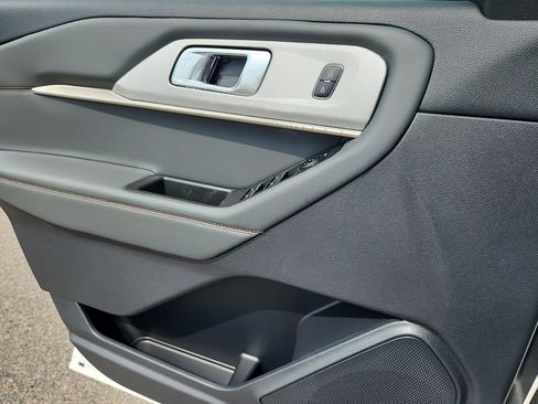 New 2025 Ford Explorer Active w/ Active Comfort Package image 6