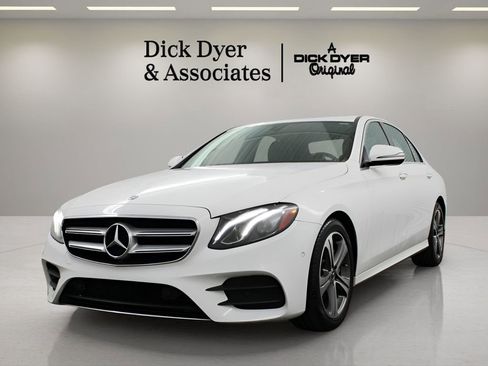 Used 2017 Mercedes-Benz E 300 4MATIC image 7