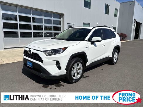 Used 2020 Toyota RAV4 XLE w/ Convenience Package AWD/4WD image 1