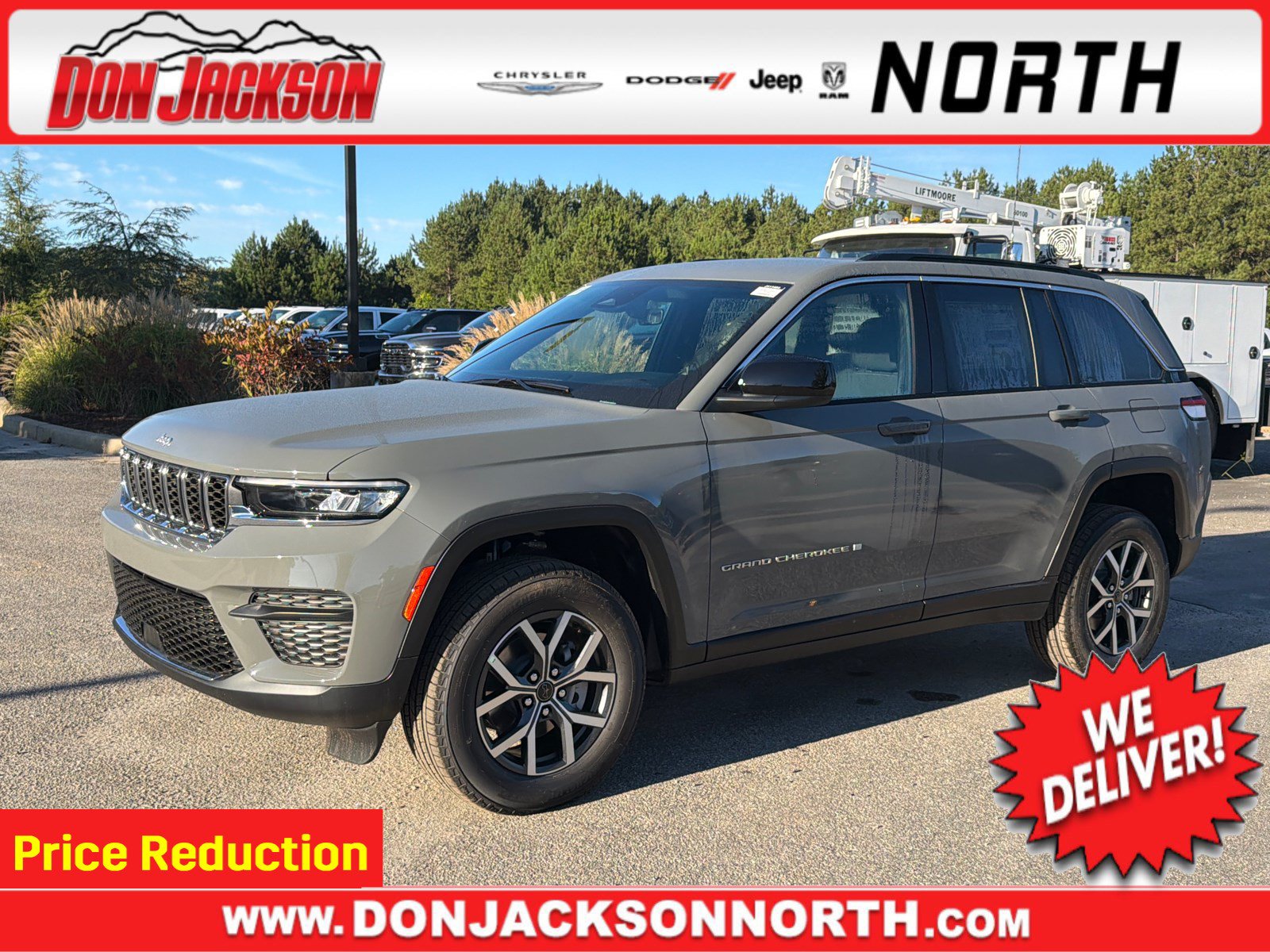 New 2027 Jeep Grand Cherokee Laredo RWD image 1