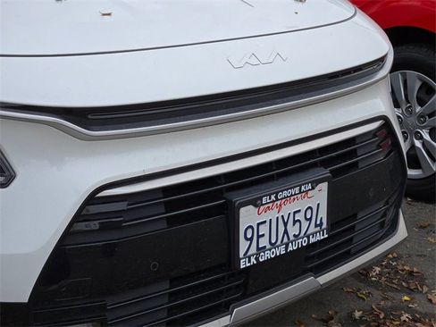 Certified 2023 Kia Niro SX image 5