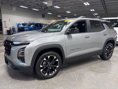 Used 2025 Chevrolet Equinox RS w/ Safety and Technology Package image 3