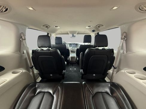 Used 2024 Chrysler Pacifica Touring-L image 30