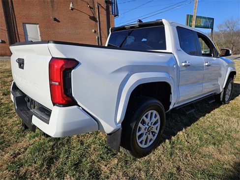 Used 2024 Toyota Tacoma SR5 image 7