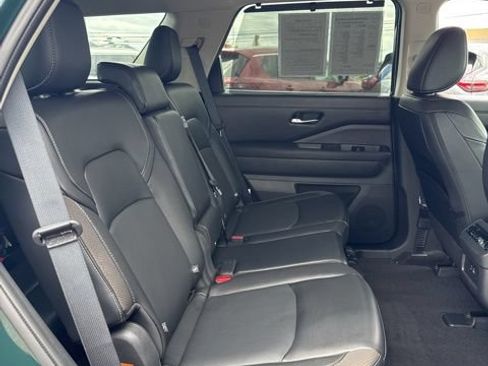 Certified 2024 Nissan Pathfinder SL w/ Black Appearance Package AWD/4WD image 18