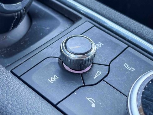 Used 2023 Cadillac XT6 Luxury image 29