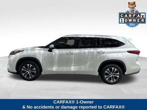 Used 2020 Toyota Highlander XLE FWD image 2