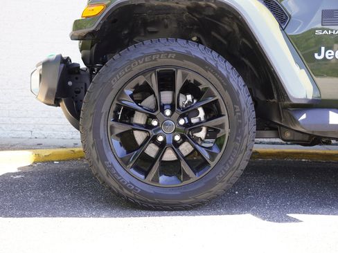 Used 2024 Jeep Wrangler Unlimited Sahara AWD/4WD image 11