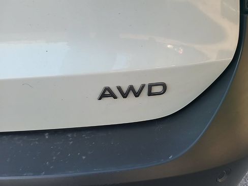 Used 2025 Nissan Kicks SV AWD/4WD image 8