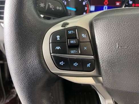 Used 2023 Ford Explorer XLT w/ Equipment Group 202A AWD/4WD image 18