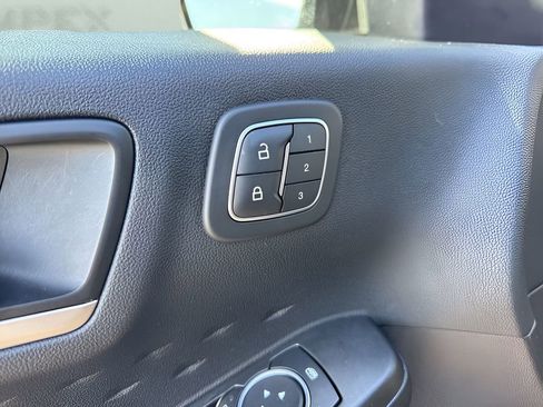 Used 2020 Ford Escape SEL image 11