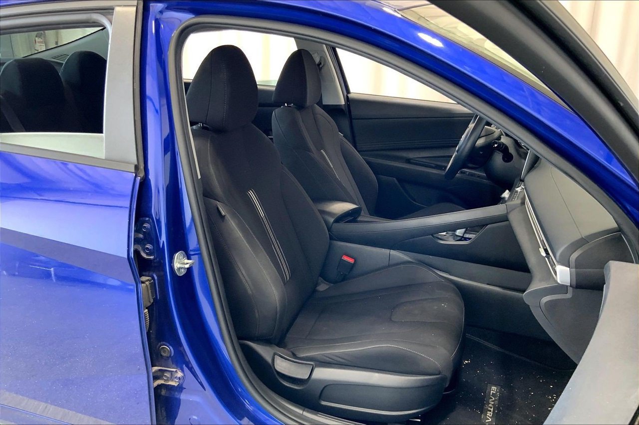 Used 2023 Hyundai Elantra SEL w/ Convenience Package FWD image 16