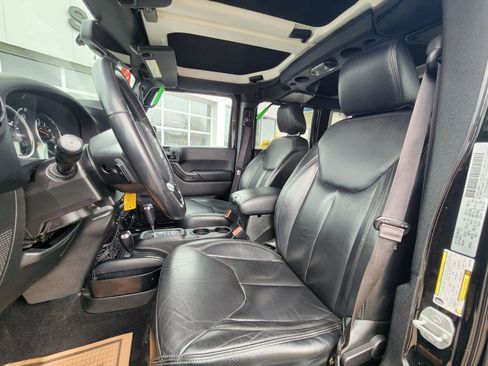 Used 2017 Jeep Wrangler Unlimited Sahara image 25