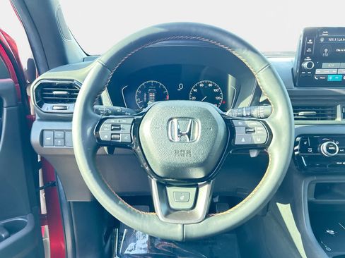 Used 2025 Honda Pilot TrailSport image 16