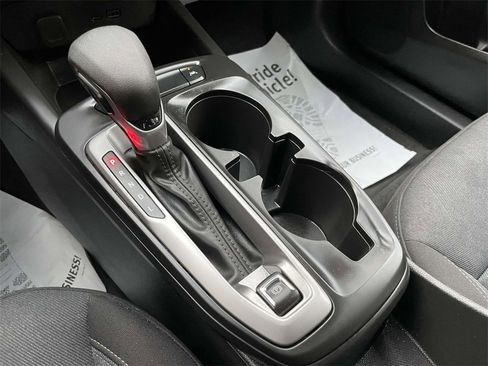 Used 2025 Chevrolet Trax LS w/ LS Convenience Package image 28