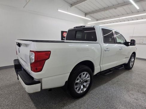 Used 2021 Nissan Titan SV w/ SV Convenience Package AWD/4WD image 9