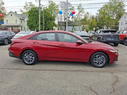 Certified 2024 Hyundai Elantra SEL image 25