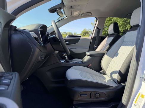 Certified 2024 Chevrolet Equinox LS w/ LS Convenience Package FWD image 8