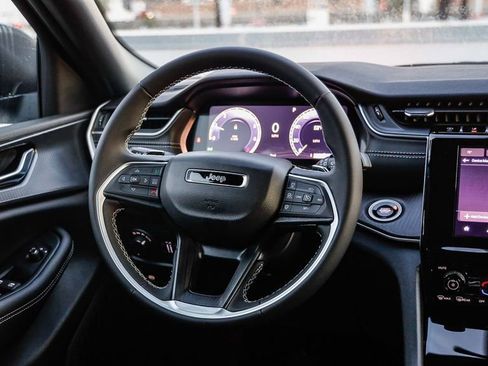 New 2025 Jeep Grand Cherokee Laredo image 16