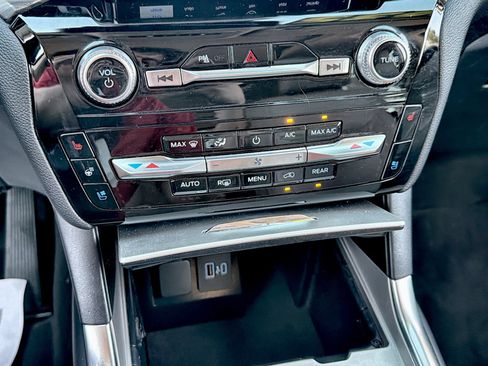 Certified 2023 Ford Explorer Limited w/ Limited Technology Package RWD image 19
