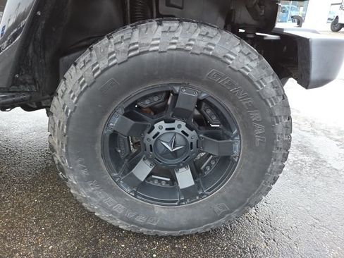 Used 2018 Jeep Wrangler Unlimited Sahara w/ Dual Top Group image 68