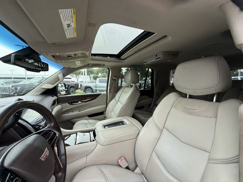 Used 2016 Cadillac Escalade Luxury RWD image 26