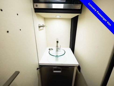 Used 2024 Mercedes-Benz Sprinter 2500 image 54