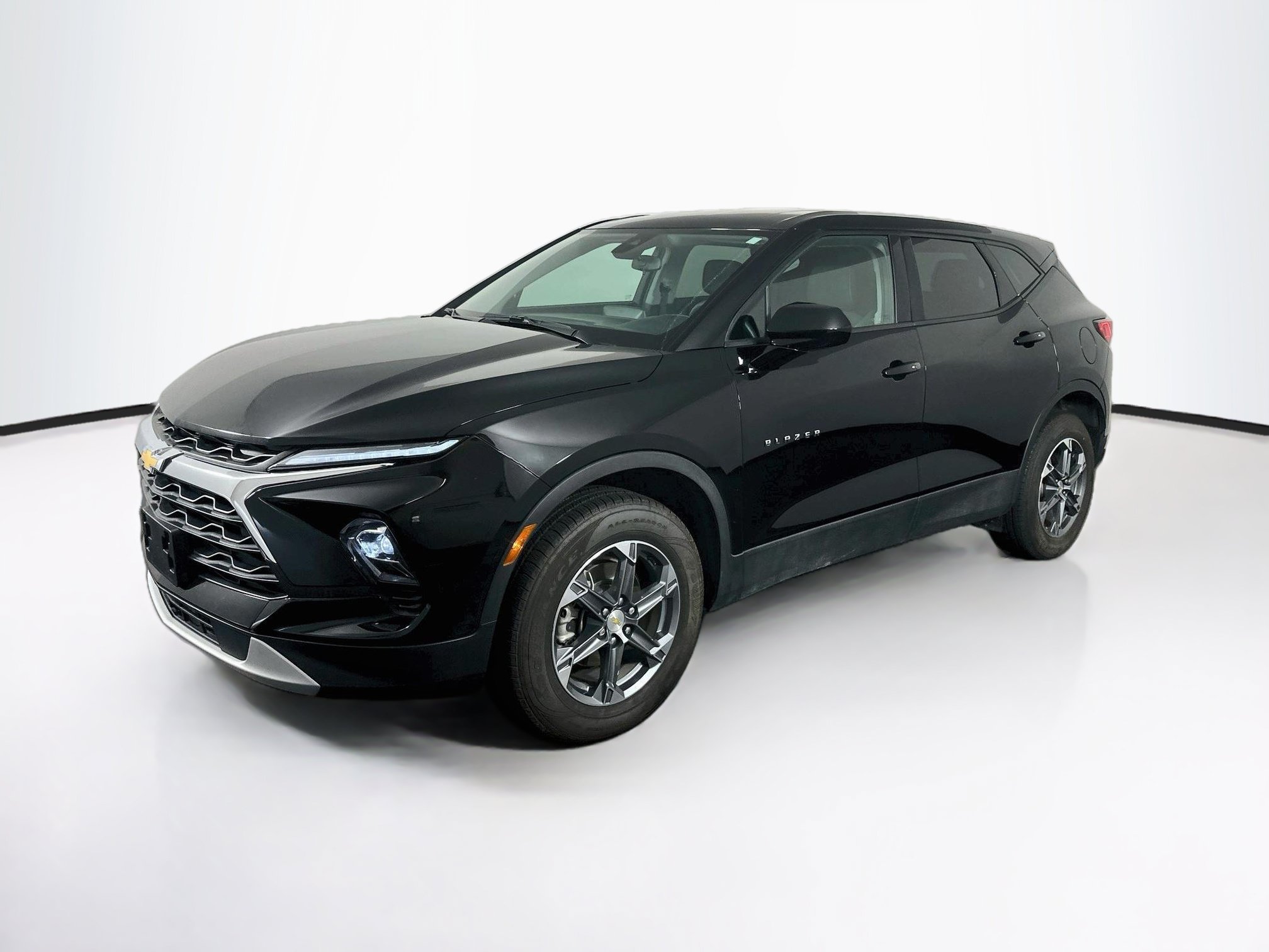 Used 2025 Chevrolet Blazer LT FWD image 3