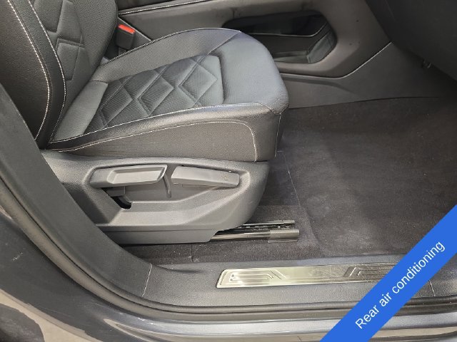 Used 2025 Volkswagen Atlas SE AWD/4WD image 10