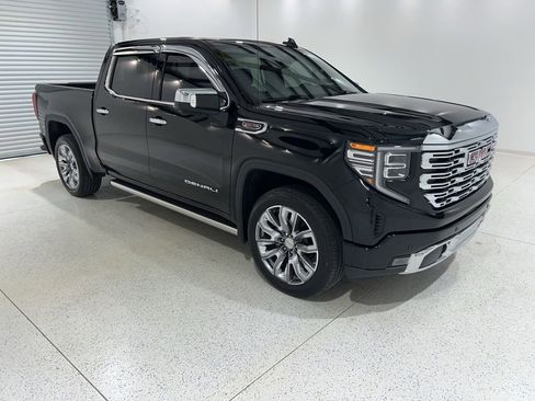 Used 2023 GMC Sierra 1500 Denali w/ Denali Reserve Package AWD/4WD image 7