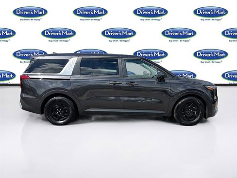 Used 2025 Kia Carnival FWD image 8