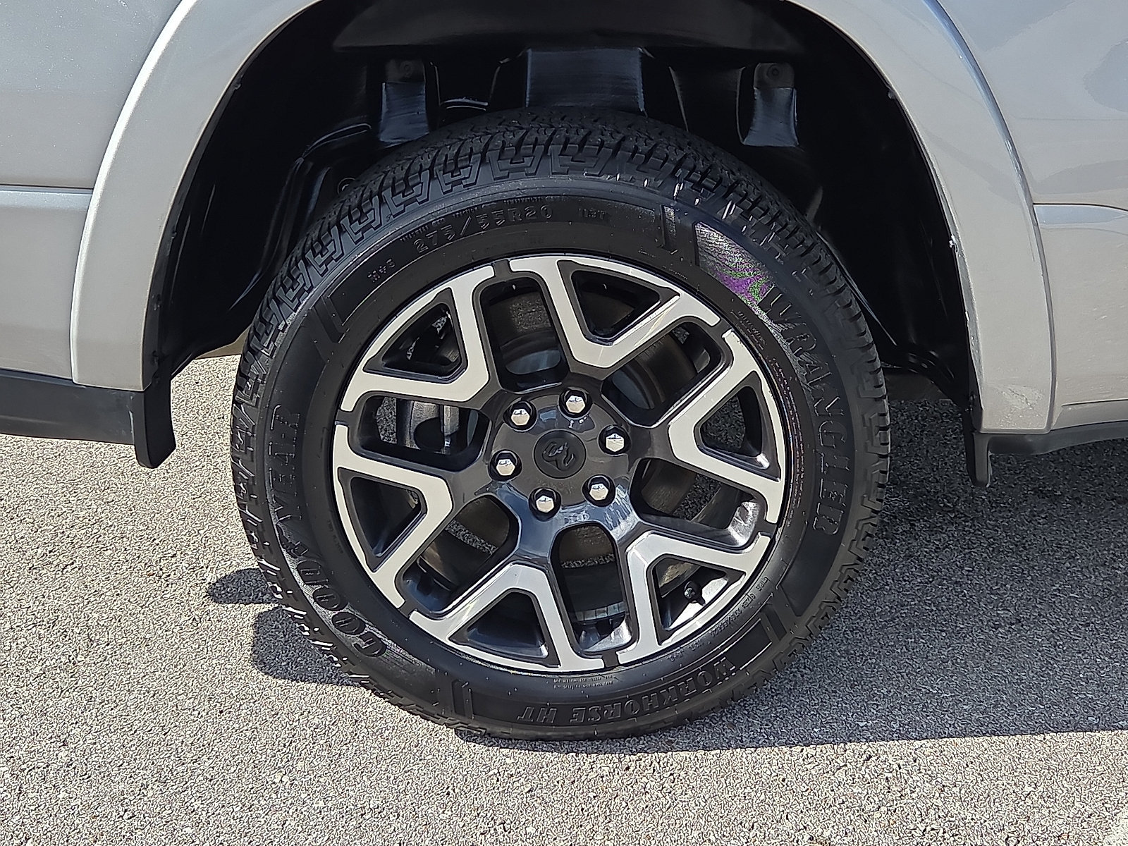 Used 2025 RAM 1500 Laramie AWD/4WD image 7