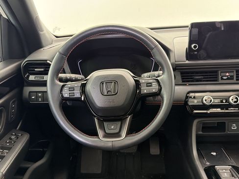 Used 2025 Honda Pilot TrailSport image 11