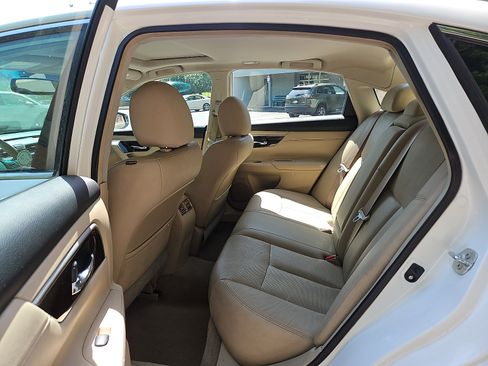 Used 2013 Nissan Altima 2.5 SL w/ Technology Pkg FWD image 10