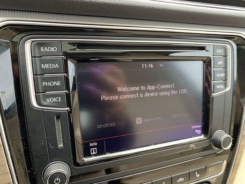 Used 2018 Volkswagen Passat 2.0T SE image 21