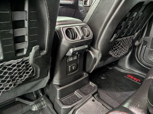 Used 2021 Jeep Wrangler Unlimited Rubicon AWD/4WD image 39