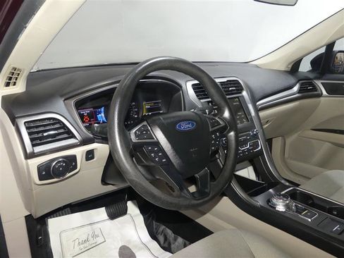 Used 2018 Ford Fusion SE w/ Fusion SE Technology Package FWD image 22