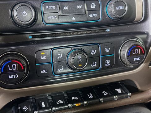 Used 2019 GMC Sierra 2500 Denali w/ Duramax Plus Package AWD/4WD image 15