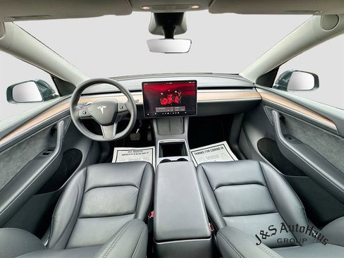 Used 2024 Tesla Model Y Long Range image 27