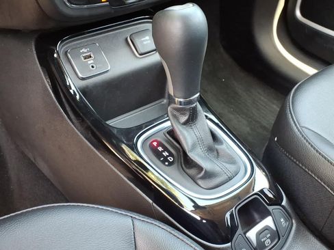 Used 2019 Jeep Compass Latitude FWD image 22