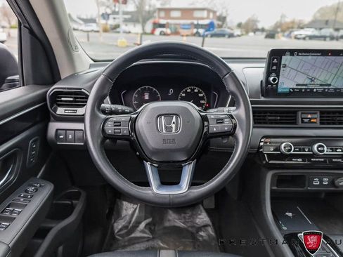 Used 2024 Honda Pilot Touring image 2