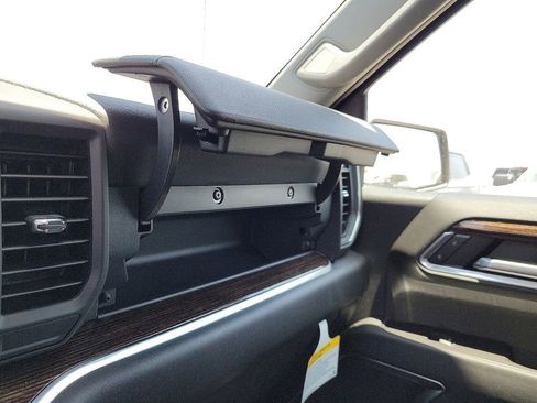 Used 2024 GMC Sierra 1500 Elevation image 16