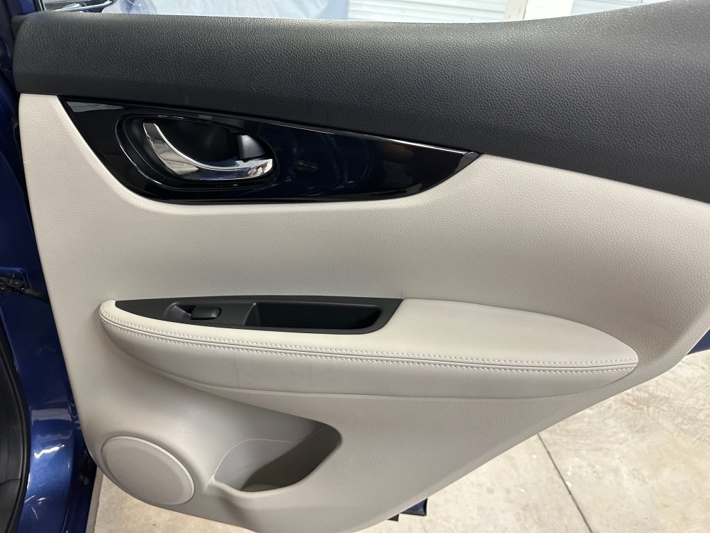 Used 2021 Nissan Rogue Sport SV FWD image 26