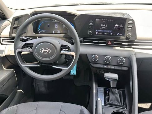 Used 2026 Hyundai Elantra SE FWD image 8