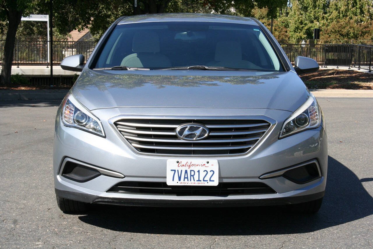 Used 2017 Hyundai Sonata SE FWD image 2
