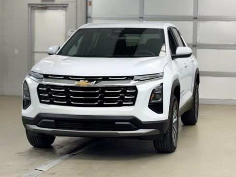 New 2026 Chevrolet Equinox LT image 3