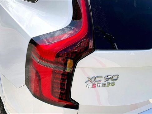 Used 2025 Volvo XC90 B5 Plus AWD/4WD image 42