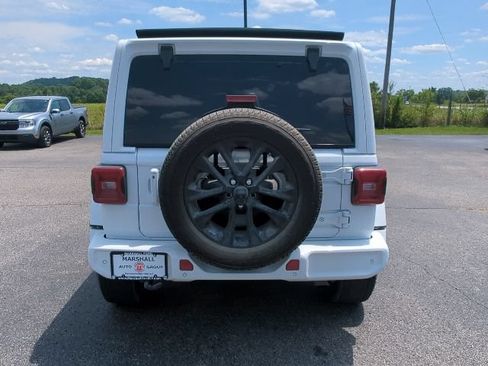 Used 2021 Jeep Wrangler Unlimited Sahara AWD/4WD image 31