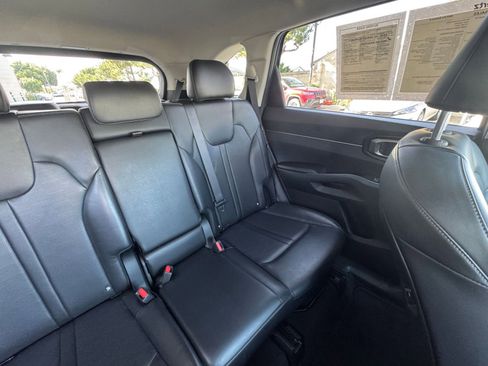 Used 2024 Kia Sorento S FWD image 40