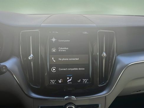 Used 2018 Volvo XC60 T5 Momentum w/ Vision Package image 22